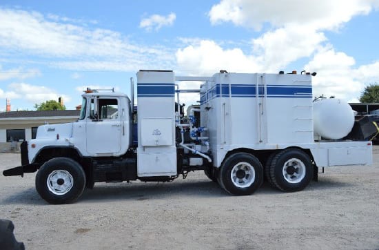 hot-oil-truck-mack